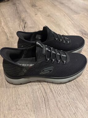 Skechers Black Slip-On Men’s Size 9. Air Cooled Memory foam Athletic Sneakers